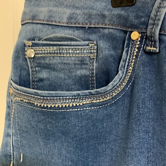 BE ME BLUE BEDAZZLED WIDE LEG JEANS SIZE 22 - Picture 4 of 8